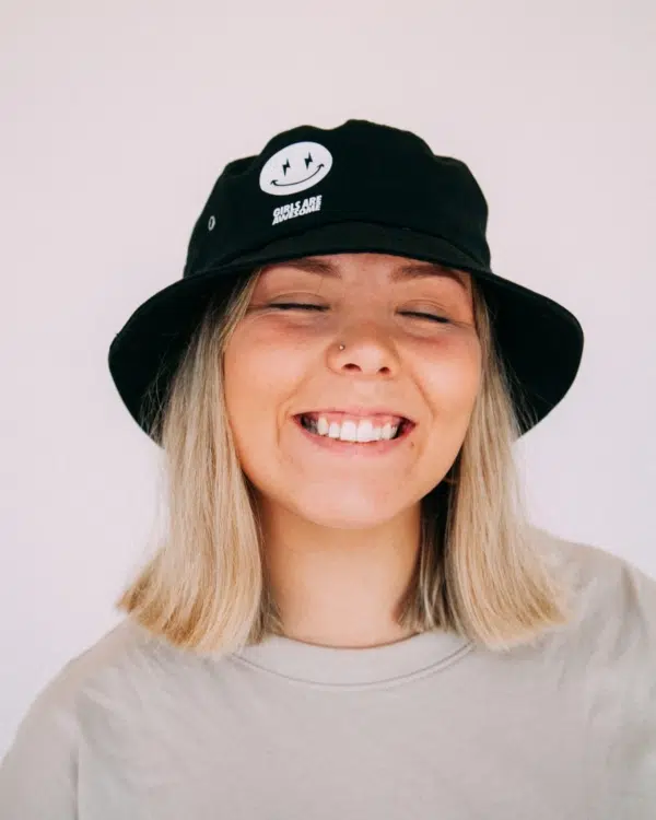 Girls are Awesome Bucket Hat AK Smiley schwarz