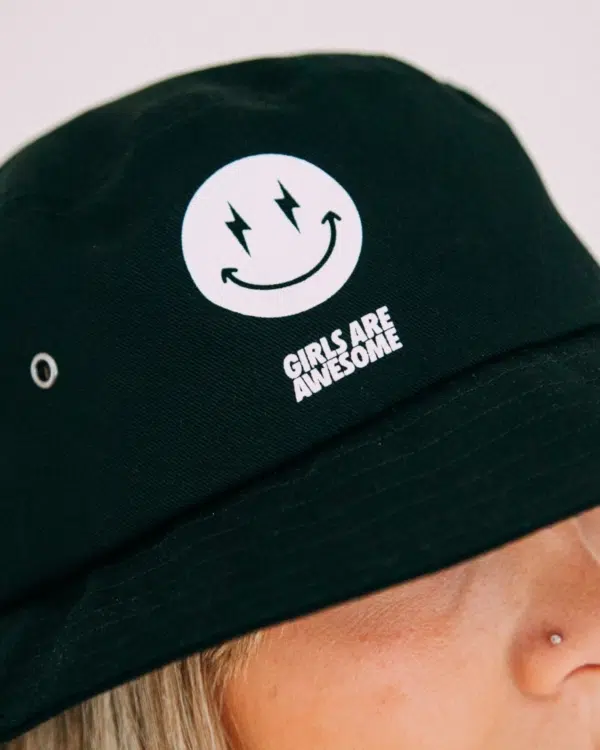Girls are Awesome Bucket Hat AK Smiley schwarz