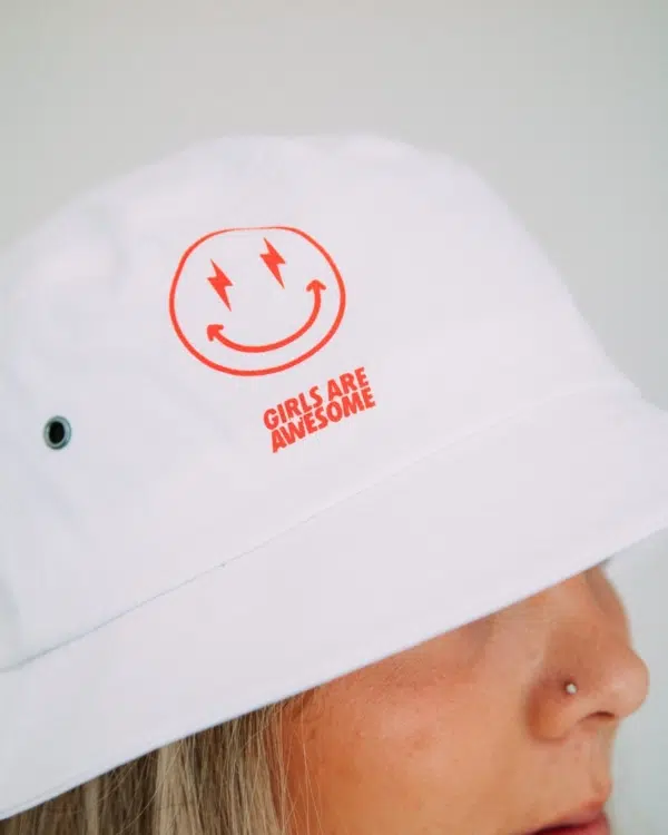 Girls are Awesome Bucket Hat AK Smiley weiss
