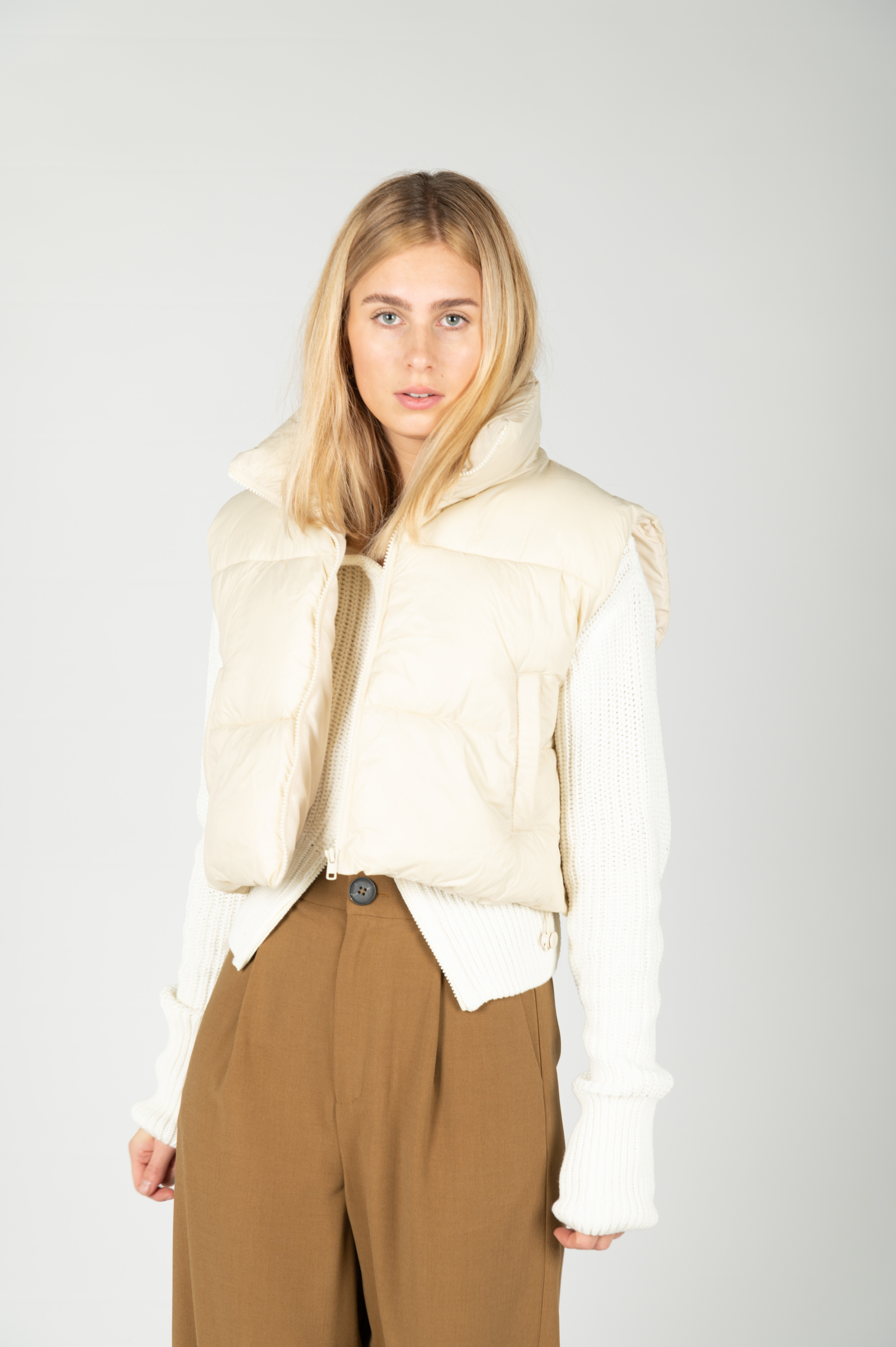 24 Colours Vest white