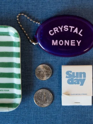 Three Potato Four Gummi Münzbeutel „Crystal Money“ lila