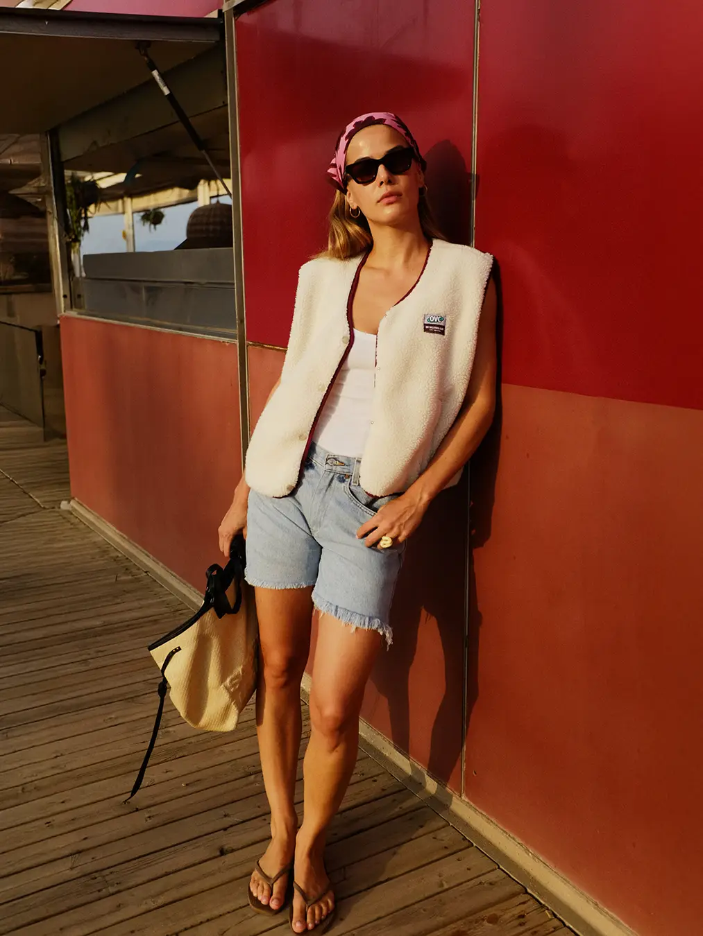 On Vacation Wanderlust Fleeceweste Beige On Vacation Wanderlust Fleeceweste Beige