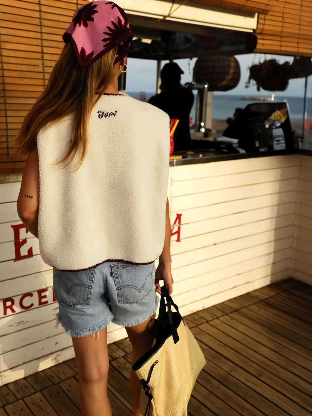 On Vacation Wanderlust Fleeceweste Beige On Vacation Wanderlust Fleeceweste Beige