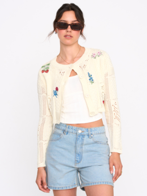 24 Colours Strickjacke Weiß mit Blumen Stickereien