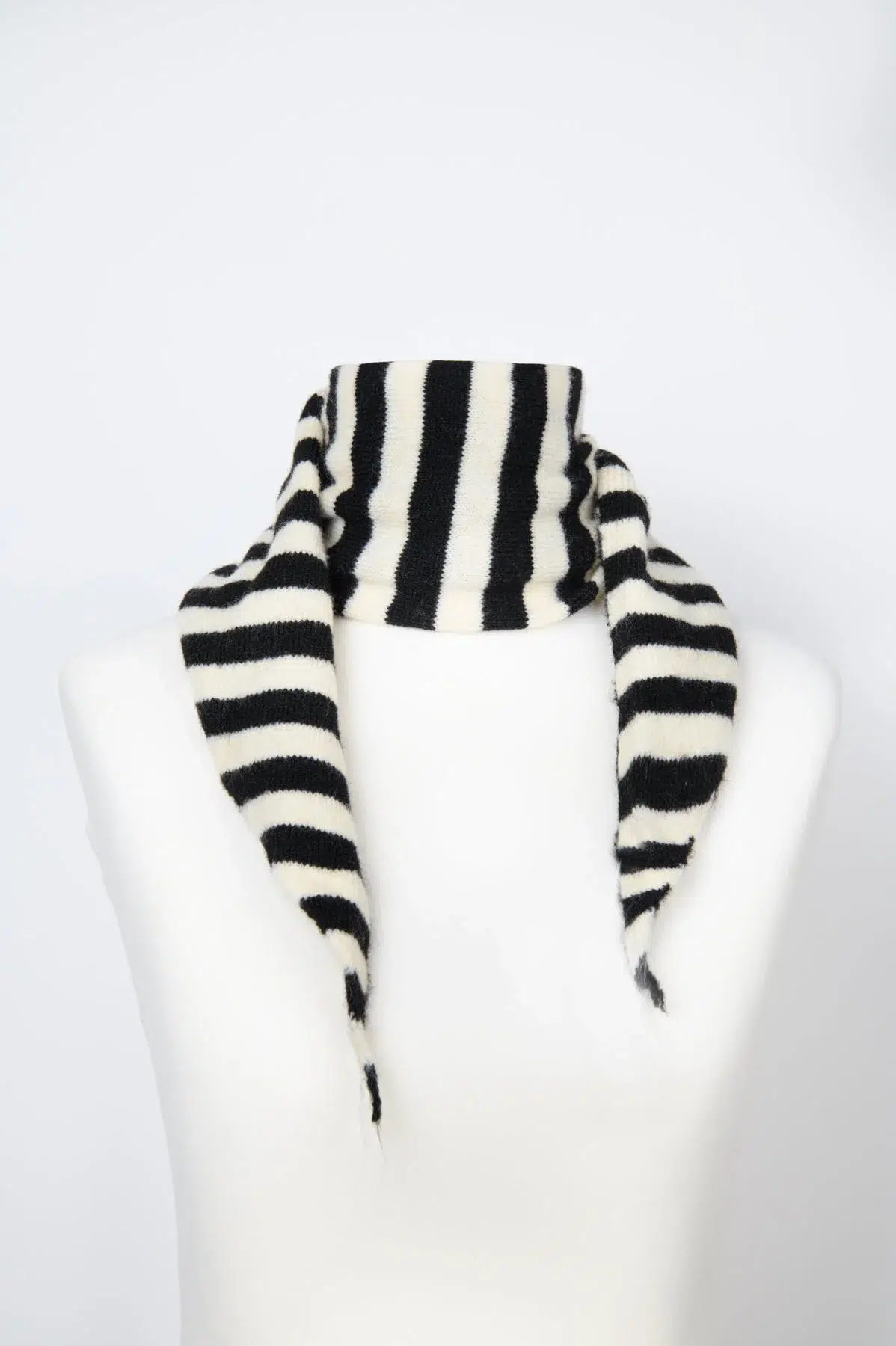 24 Colours Sophie Scarf schwarz weiss gestreift