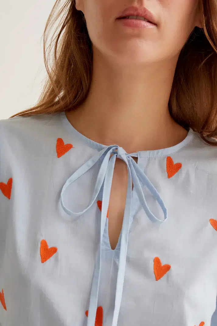 Compania Fantastica Bluse Blau mit Herzen und Bändchen Compania Fantastica Bluse Blau mit Herzen und Bändchen