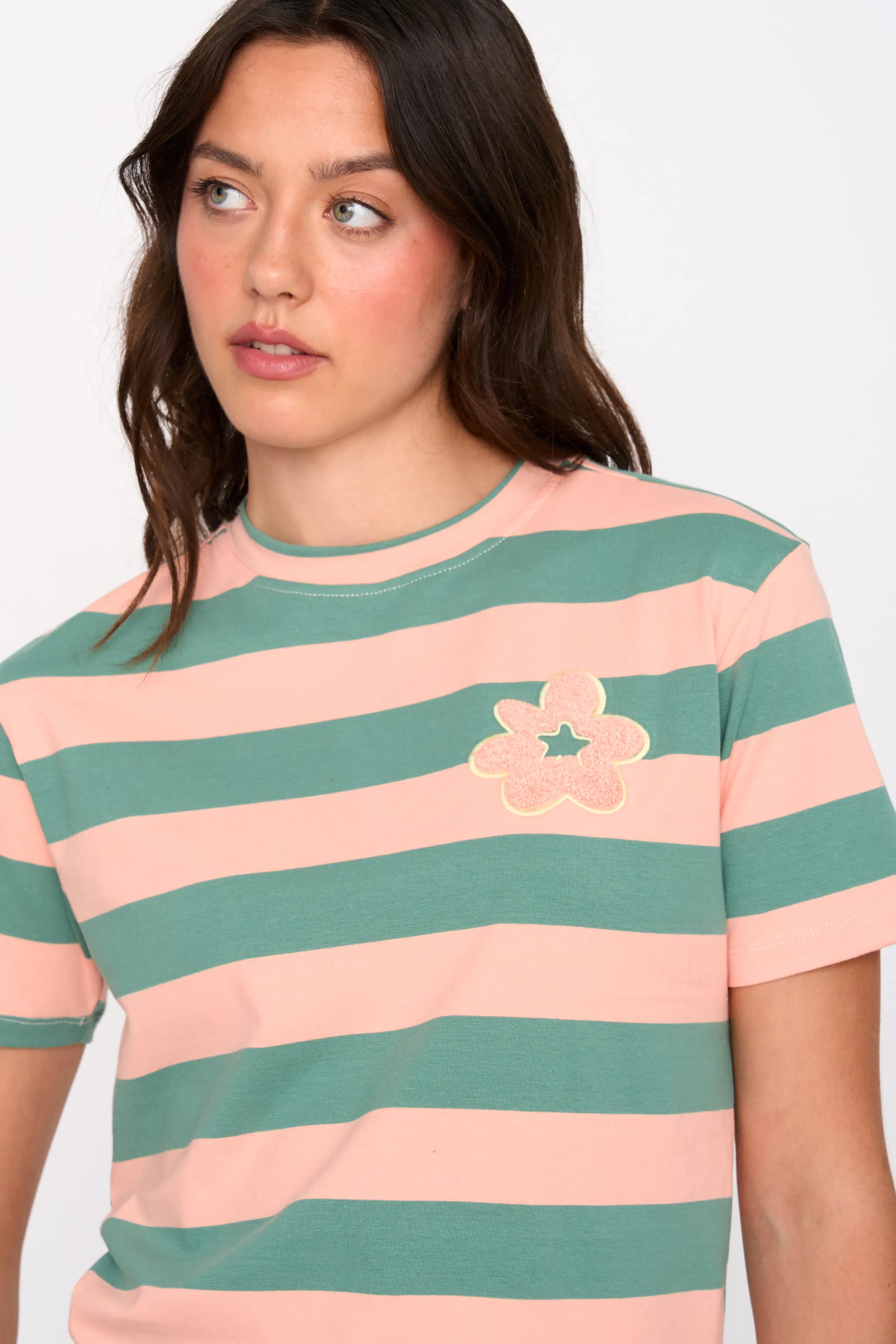 24 Colours T-Shirt Grün Rosa gestreift mit Blumen Patch 24 Colours T-Shirt Grün Rosa gestreift mit Blumen Patch