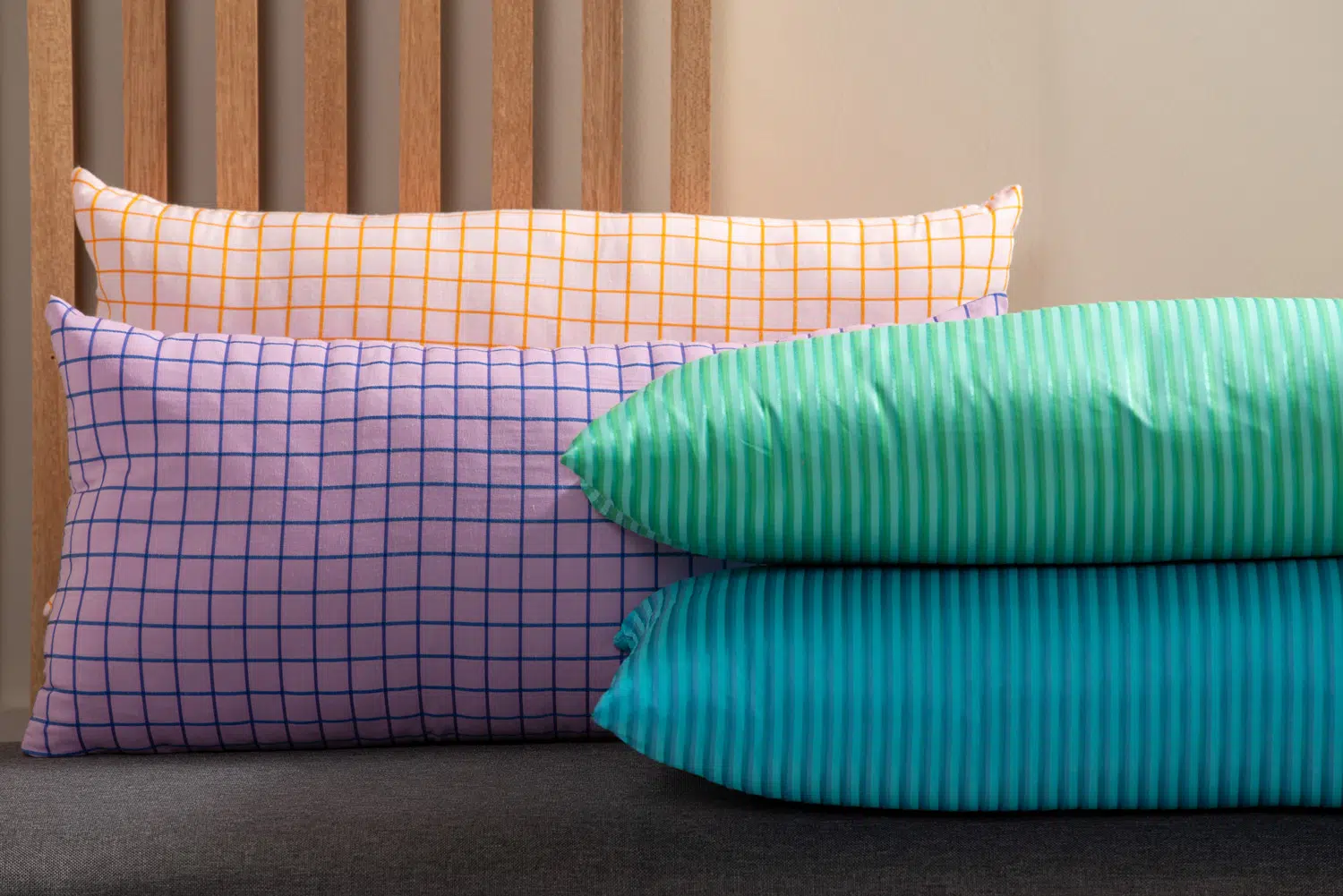 No Cream Present Time Kissen Lila Blau Grid