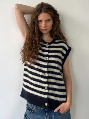 Boii Studios Weste Hirse NavyOff White