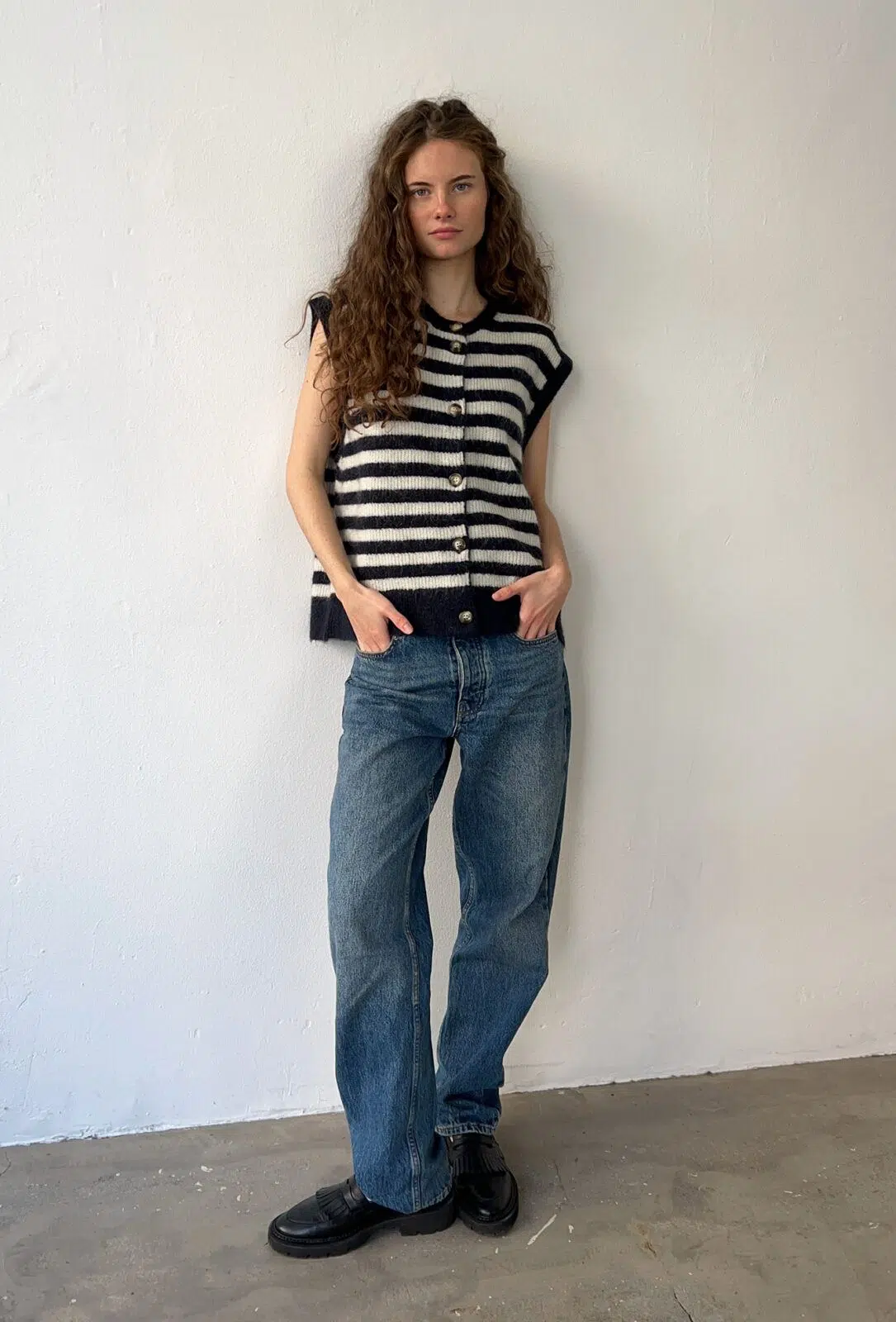 Boii Studios Weste Hirse NavyOff White