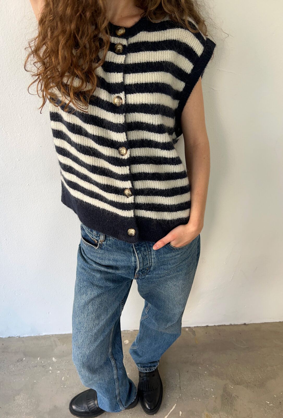 Boii Studios Strickweste Hirse Navy Off White