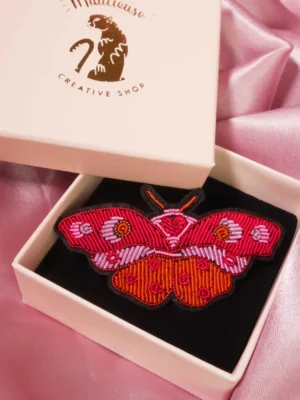 Malicieuse handgestickte Brosche Schmetterling