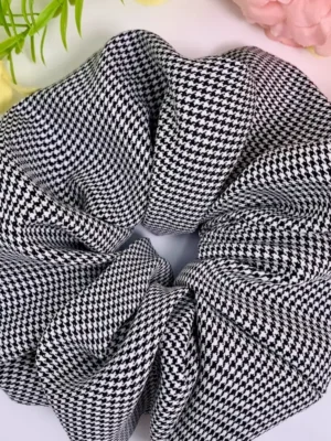 Éline L'atelier Scrunchie Zacken-Karo Schwarz