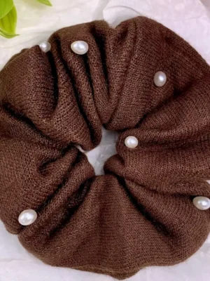 Éline L'atelier Scrunchie Braun Perlen