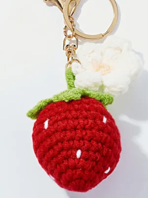 Éline L’atelier Anhänger Erdbeere gehäkelt