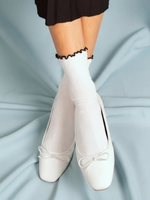 KLUE Bio-Baumwollsocken mit Rüschen Schwarz