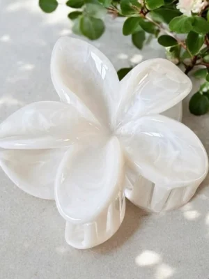 Éline L’atelier Haarklammer Blume Weiß