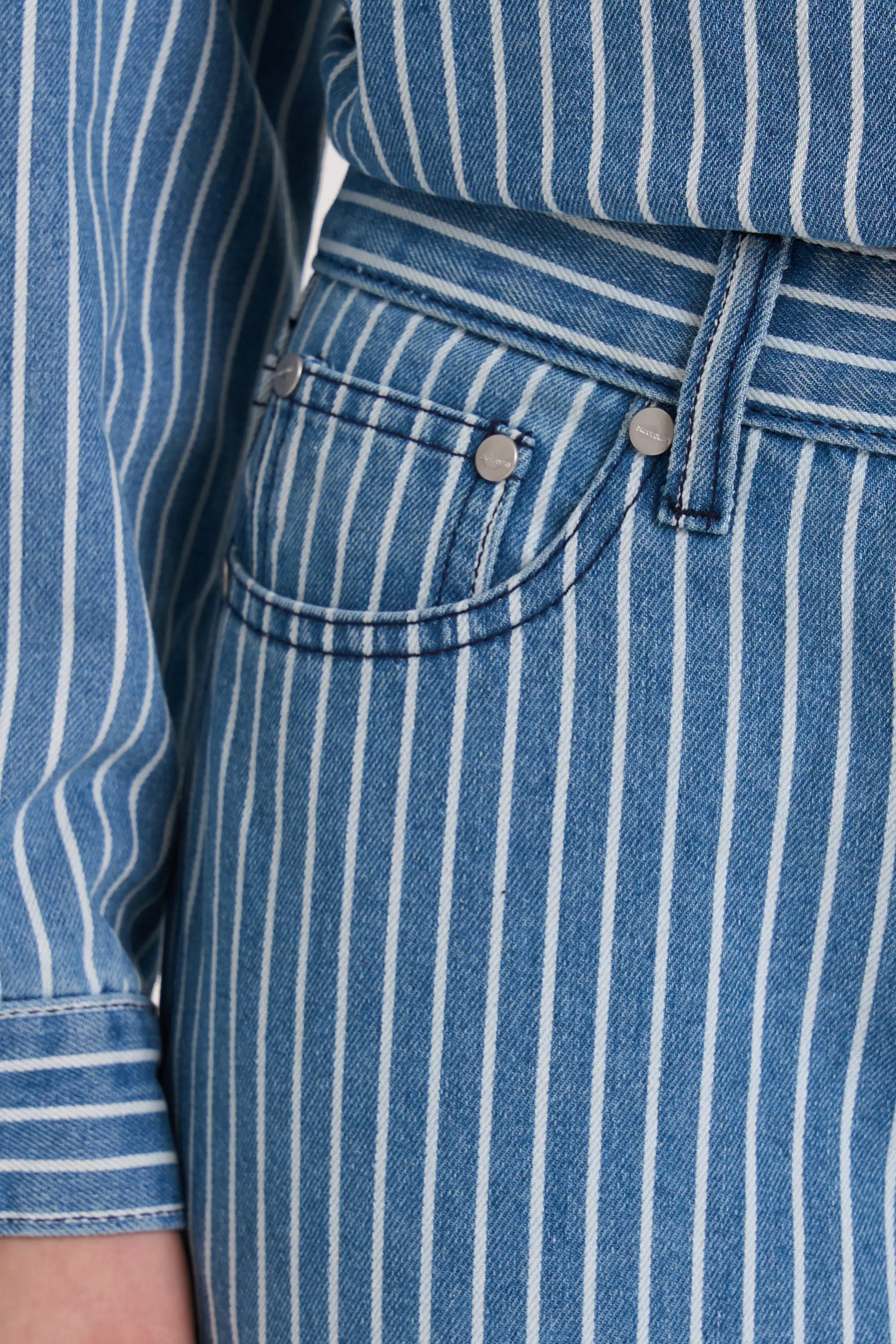 24 Colours Jeans mit Nadelstreifen blau
