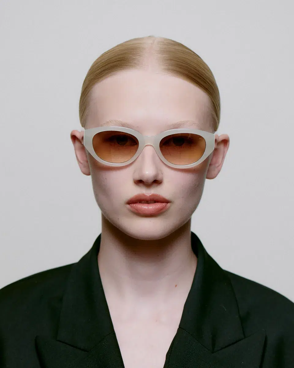 A.Kjaerbede Sonnenbrille Winnie Cream Bone