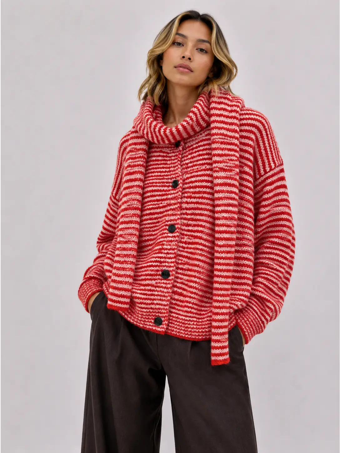 Afinity Strickjacke gestreift rot mit passendem feinem Schal