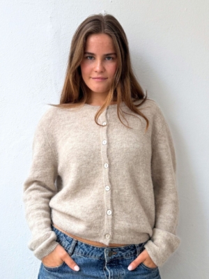 Boii Studios Strickjacke Flora Latte Melange